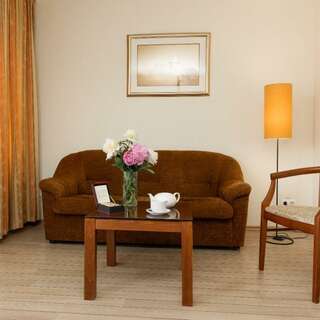 Гостиница 40-й меридиан Арбат Коломна Люкс, сторона река-1